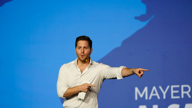 PoliticosAbordo's tweet card. Somos un medio digital independiente comentamos y publicamos información sin censura con la sátira necesaria sobre los actores políticos