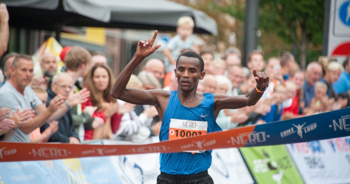 ermeloop's tweet card. Met een flitsende eindsprint in de eerste editie van de Ermeloop, ontdeed Nzikwinkunda uit Burundi zich van zijn medestrijder Othman Elgoumri uit Marokko. De 28.41 was een toptijd. Bij de dames was...