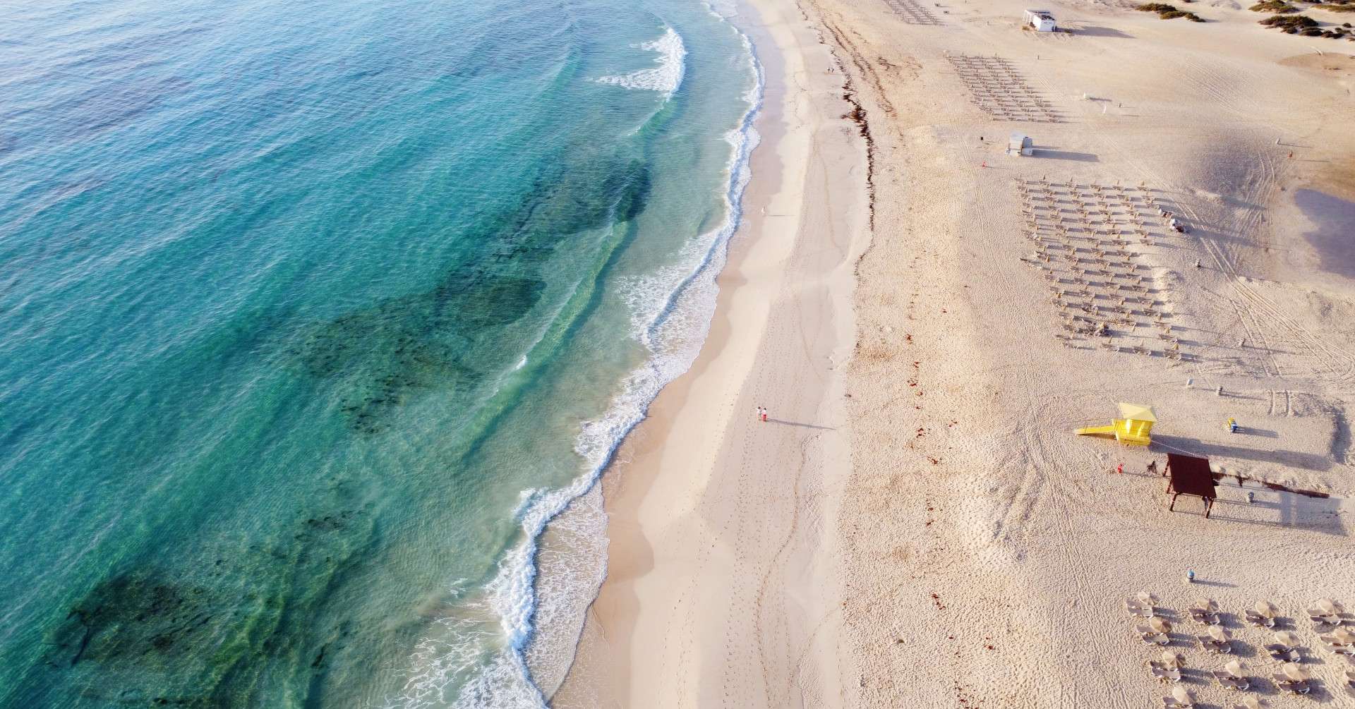 Alechsweb's tweet card. Volare con il drone a Fuerteventura, guida completa: documenti, permessi, zone e consigli per un volo legale, sicuro e responsabile sull’isola.