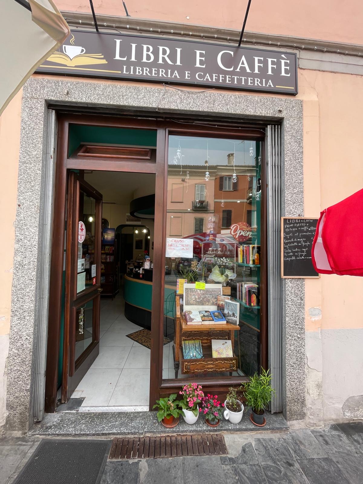 KCDC_official's tweet card. Libri e Caffè. Magia, ma soprattutto merito di Nicoletta: libraia da sempre ha scelto di vivere a Pavia dopo averne colto l'essenza.