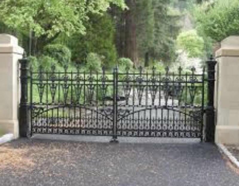_DoDifferent's tweet card. Can anyone recommend a good company in / near #Norfolk for quality #gates for a #driveway Relaxed re #automated or not. Must be #beautiful