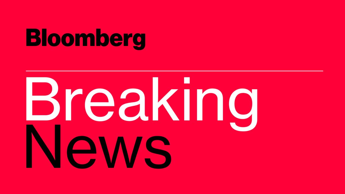business's tweet card. US airlines will be able to resume normal operations starting Monday after more than a week of government-mandated flight reductions.