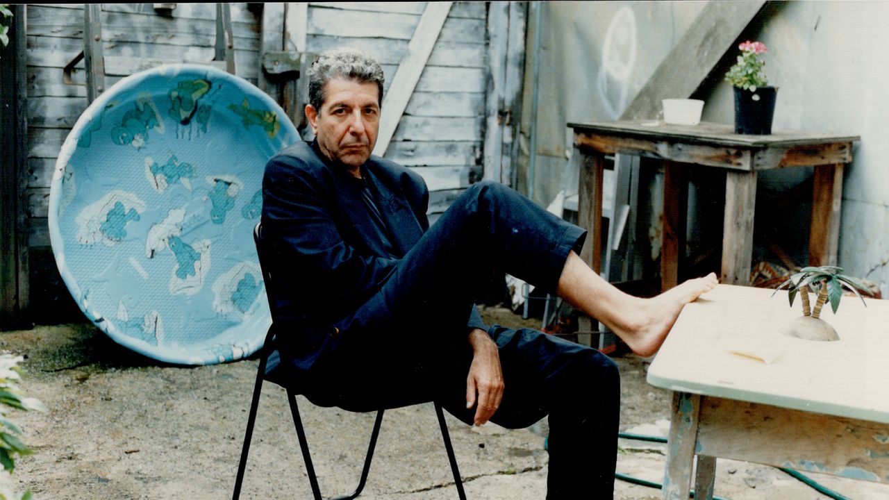 KatiePhang's tweet card. No MAGA hats atop the Tower of Song.