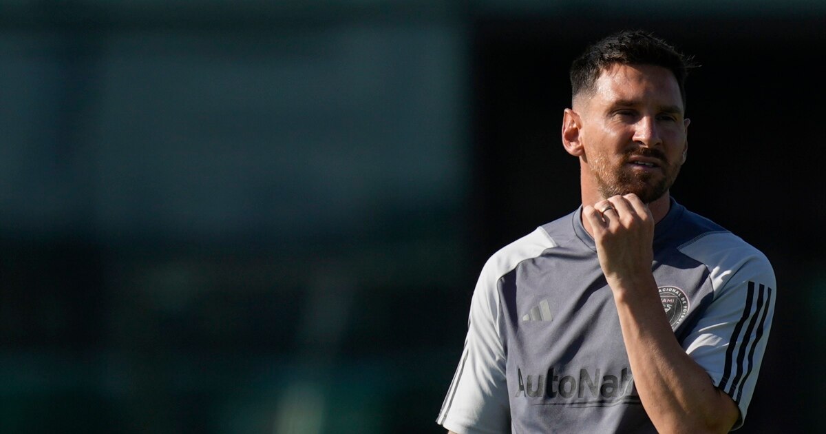 VozdeAmerica's tweet card. Expertos y profesionales del fútbol en Estados Unidos coinciden al afirmar que la llegada del astro argentino al club de la Florida va a suponer un gran impacto para la difusión de esta disciplina...