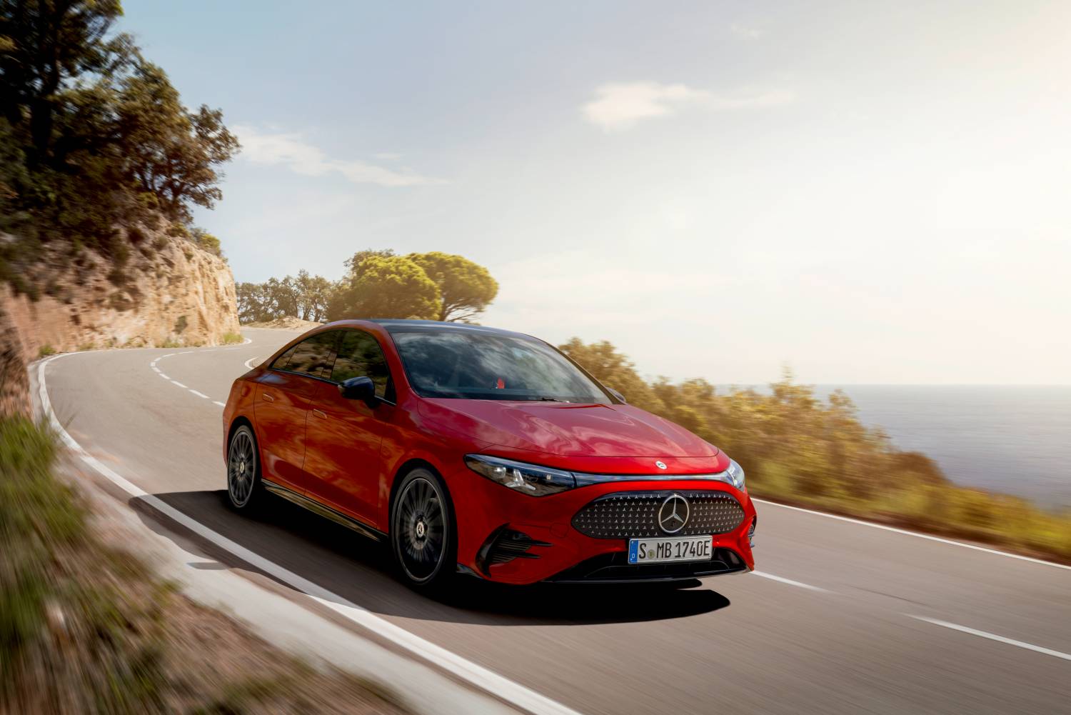 Macnotes's tweet card. Das neue CLA Coupé von Mercedes-Benz verfügt in Europa über keinen DCDC Wandler - und kann deshalb 400 Volt Ladeäulen nicht mehr nutzen.