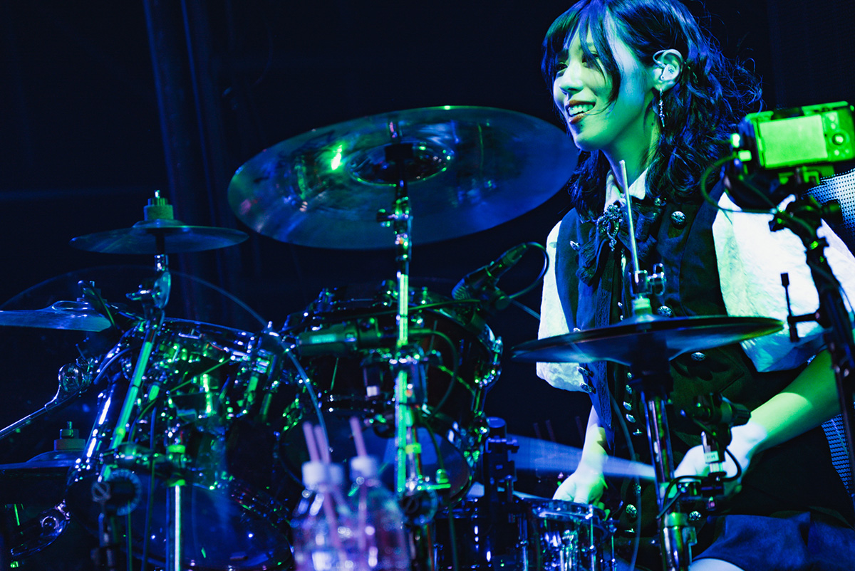 drumsmagazinejp's tweet card. 黒鉄音羽というキャラクターは私の親友でありライバル自分がなりたいドラマー像にあらためて気づかせてもらえた ●劇