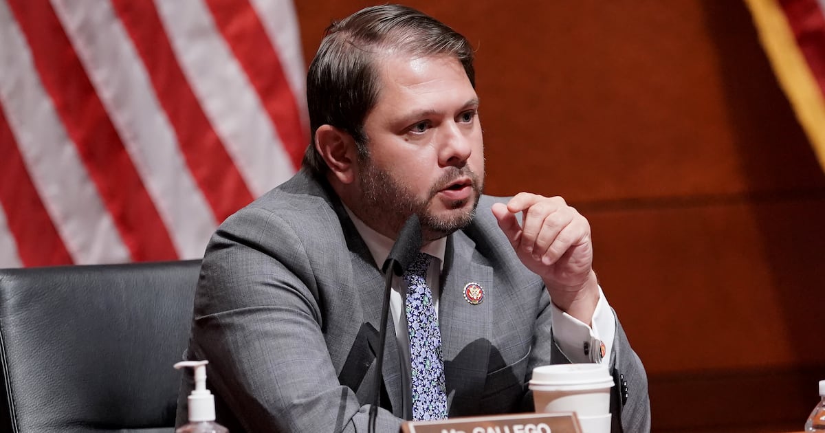 JuliaDavisNews's tweet card. “This is how we should be dealing with these bastards,” a Russian lawmaker said after advocating for the abduction of Rep. Ruben Gallego over his recent comments on Ukraine.