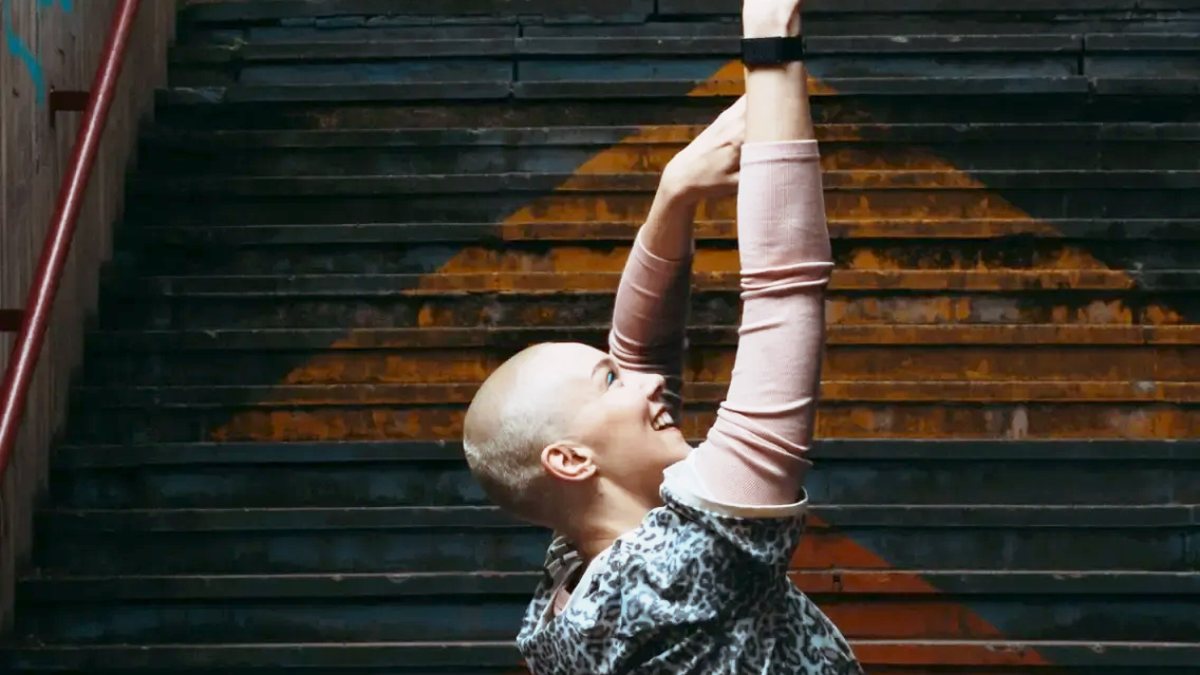 news_wear's tweet card. Bracciale smart dedicato alla raccolta dati, senza schermo, Polar Loop lancia la sfida a Whoop puntando su affidabilità e assenza di canone