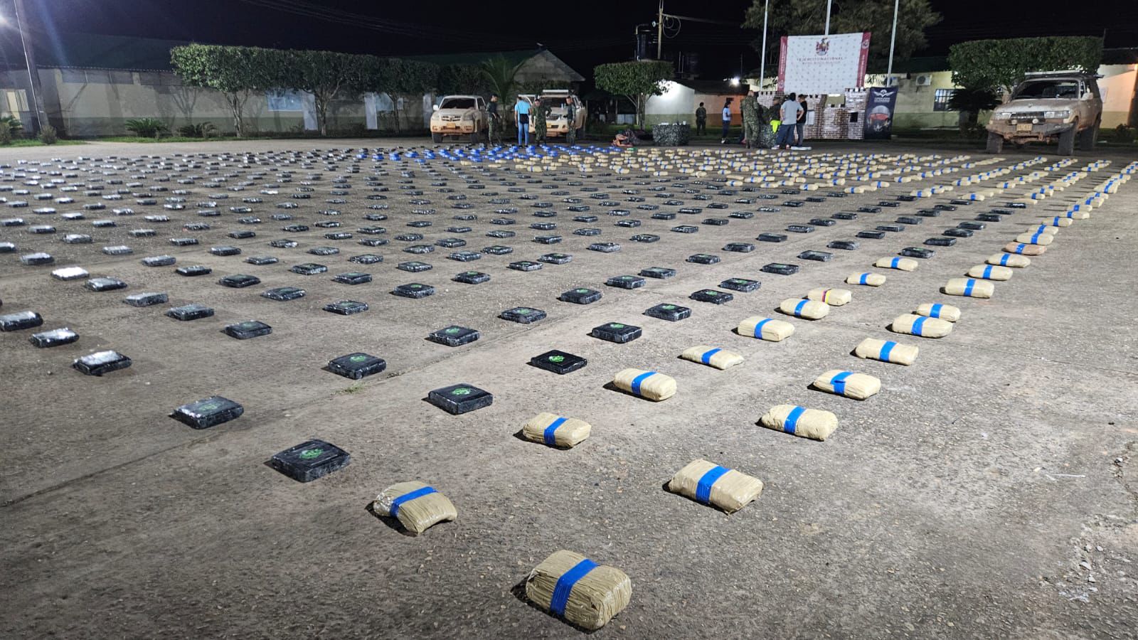 LaPoderosaFMM's tweet card. Tropas de la Vigésima Octava Brigada del Ejército Nacional, en una operación conjunta con la Armada de Colombia, la Fuerza Aeroespacial Colombiana, Policía Nacional y CTI, lograron la captura de dos...