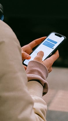 SakalMediaNews's tweet card. टाइपिंग आणि मेसेजिंगतुम्ही तुमच्या स्मार्टफोनवर टाइपिंग आणि मेसेजिंग करण्यात व्यस्त असताना, तुम्ही कधी विचार केला आहे का की हे सर्व कसे सुरू झाले? जगातील पहिला