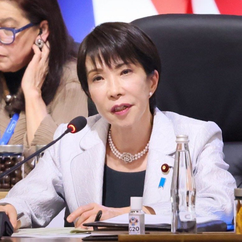 bob_hoffman_jp's tweet card. 高市早苗総理の台湾有事を巡る「存立危機事態」発言を発端に日中関係が悪化している。経済誌プレジデントの元編集長・小倉健一氏は「首相の発言は、武器どころか、日本の国益を傷つける凶器となってしまった」と指