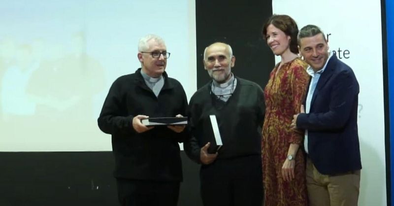 LaRegion's tweet card. Hoy, en el Quen cho dixo, el reconocimientos a dos párrocos de Ourense en Valencia