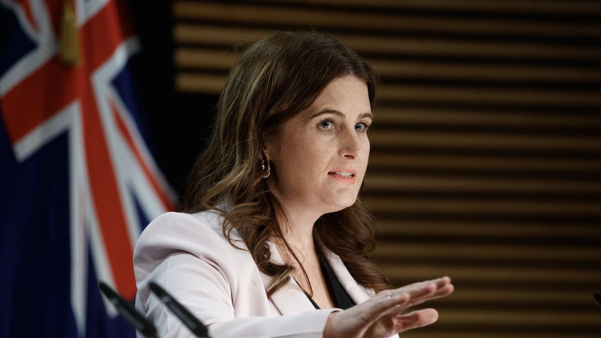 liamdann's tweet card. Debt issuance is expected to rise by more than expected.