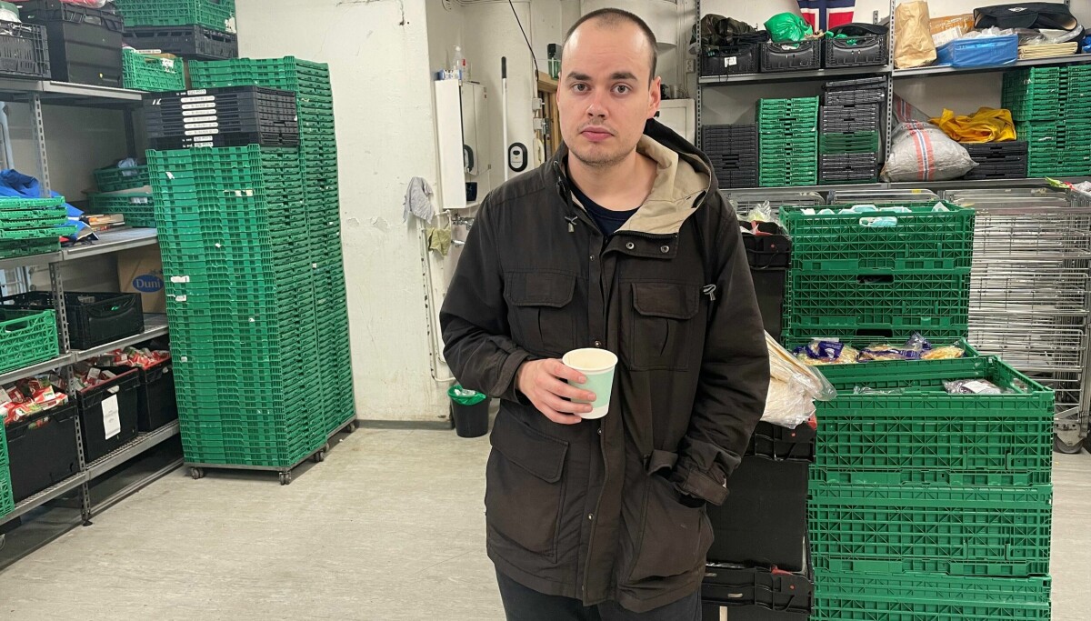 mimirk's tweet card. To ganger i uken stiller flere hundre mennesker seg i kø ved Fattighuset i Oslo. De er blant de fattigste i velferdsstaten Norge, og må ha hjelp for å få mat på bordet. Men ikke alle får.