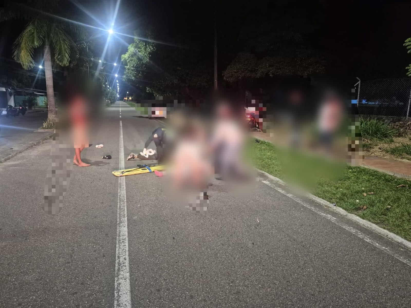 LaPoderosaFMM's tweet card. En el barrio Colinas del municipio de Tauramena se presentó un accidente de tránsito que dejó como saldo tres personas lesionadas, todas con heridas de consideración y múltiples laceraciones. Uno de...