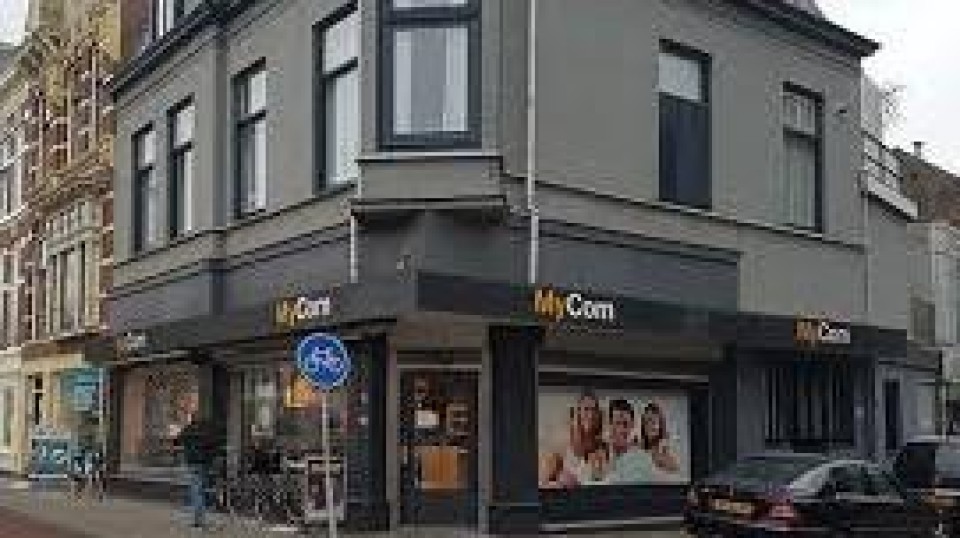 ictnieuws's tweet card. Elektronicaketen MyCom is opnieuw ter ziele. Eigenaar Kijk Up ziet er geen heil meer in en heeft faillissement aangevraagd voor MyCom, waar nog circa zeventig mensen op de loonlijst staan. "Het...