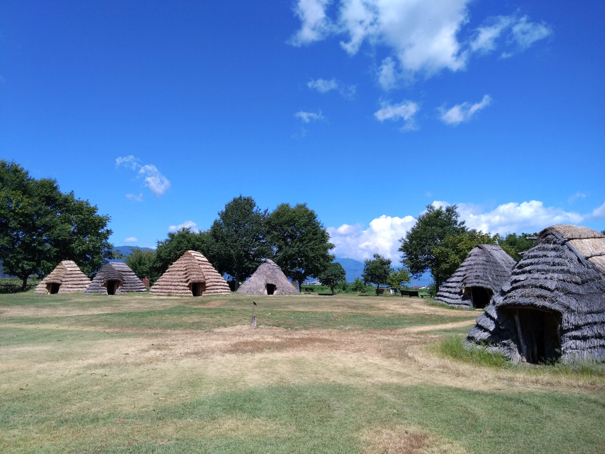 Fuji_reactivity's tweet card. 総務部Yです 先日、部活の遠征で近くを通ったので 塩尻市の「平出遺跡」に立ち寄ってみました 広大な場所で　縄文時代　古墳時代を 身近に感じることが出来ます 高床式倉庫　名前しか聞いたことなかった(笑)