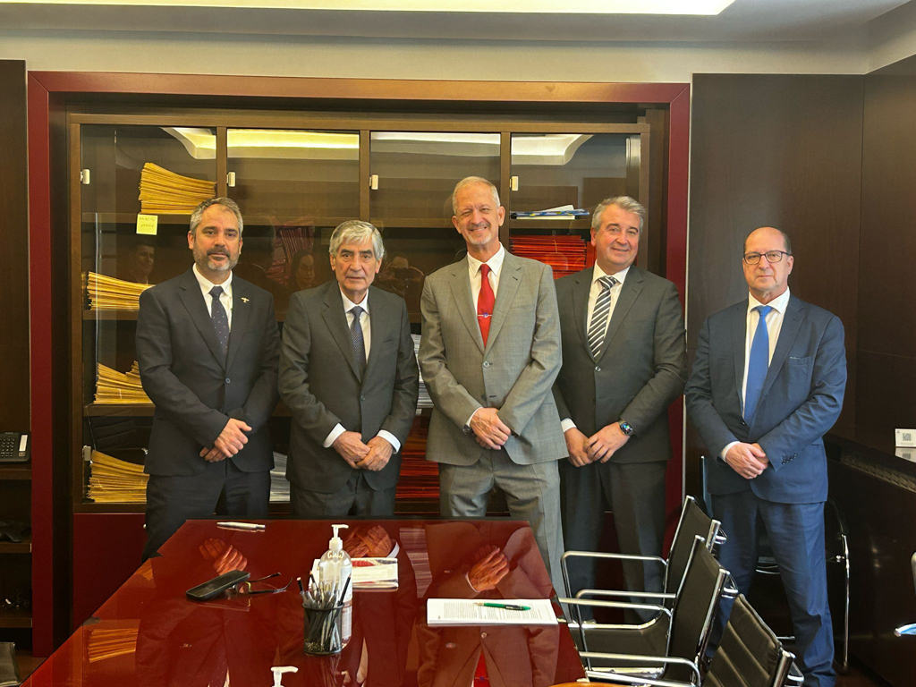 dani_lecu's tweet card. Se crea un campeón nacional de la formación de pilotos en España tras la compra de Aerotec por European Flyers.