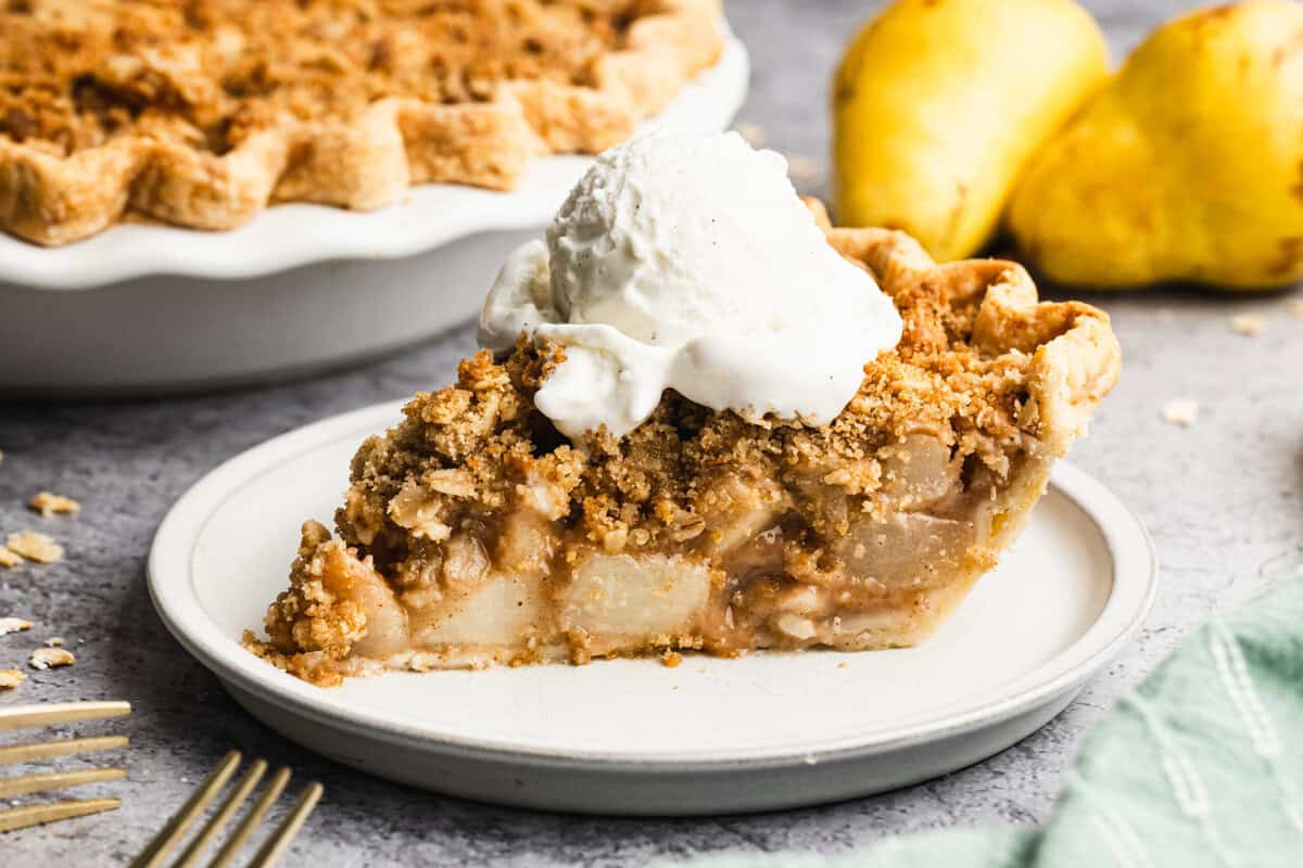 SassyPastryChef's tweet card. This pear pie is a fall favorite - fresh pears tossed in cinnamon sugar, baked in a buttery crust and topped with an oat streusel. Makes 8 slices of cozy dessert.