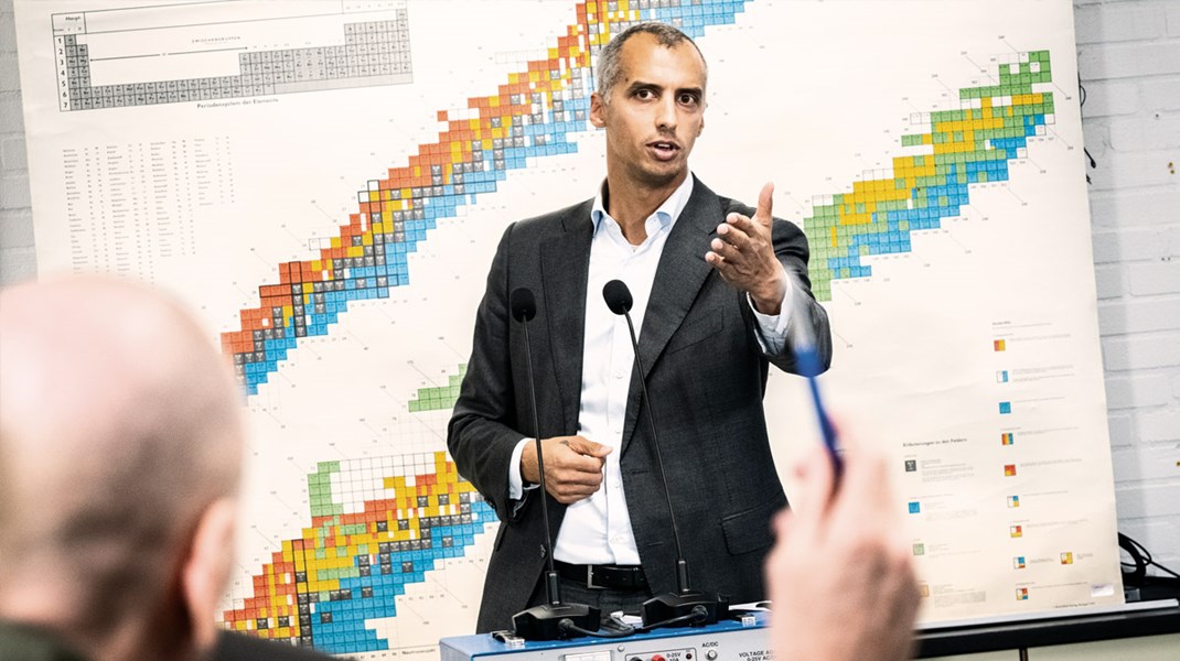 andbaumann's tweet card. Polariseringen af samfundet vokser, og Danmarks demokrati risikerer at blive en tilskuersport. Derfor er folkeskolens vigtigste opgave ikke længere at skabe arbejdskraft til virksomheder for at...