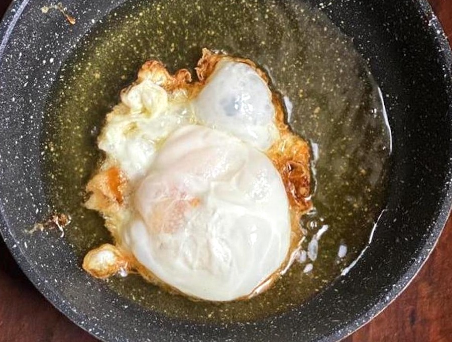 PazodeVilane's tweet card. El huevo frito con puntilla es uno de los platos preferidos en nuestro país, pero también uno de los más fáciles de hacer, ya que requiere de una cierta técnica y experiencia.