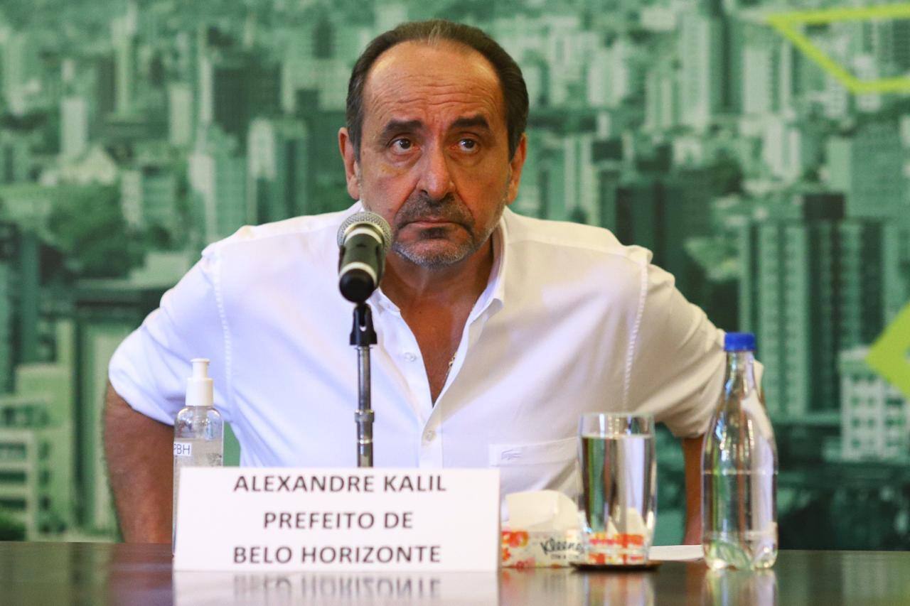 otempo's tweet card. Alexandre Kalil afirma que boa parte da população que o momento é de guerra, contra o coronavírus, e mesmo assim continuarão a promover aglomerações LEIA