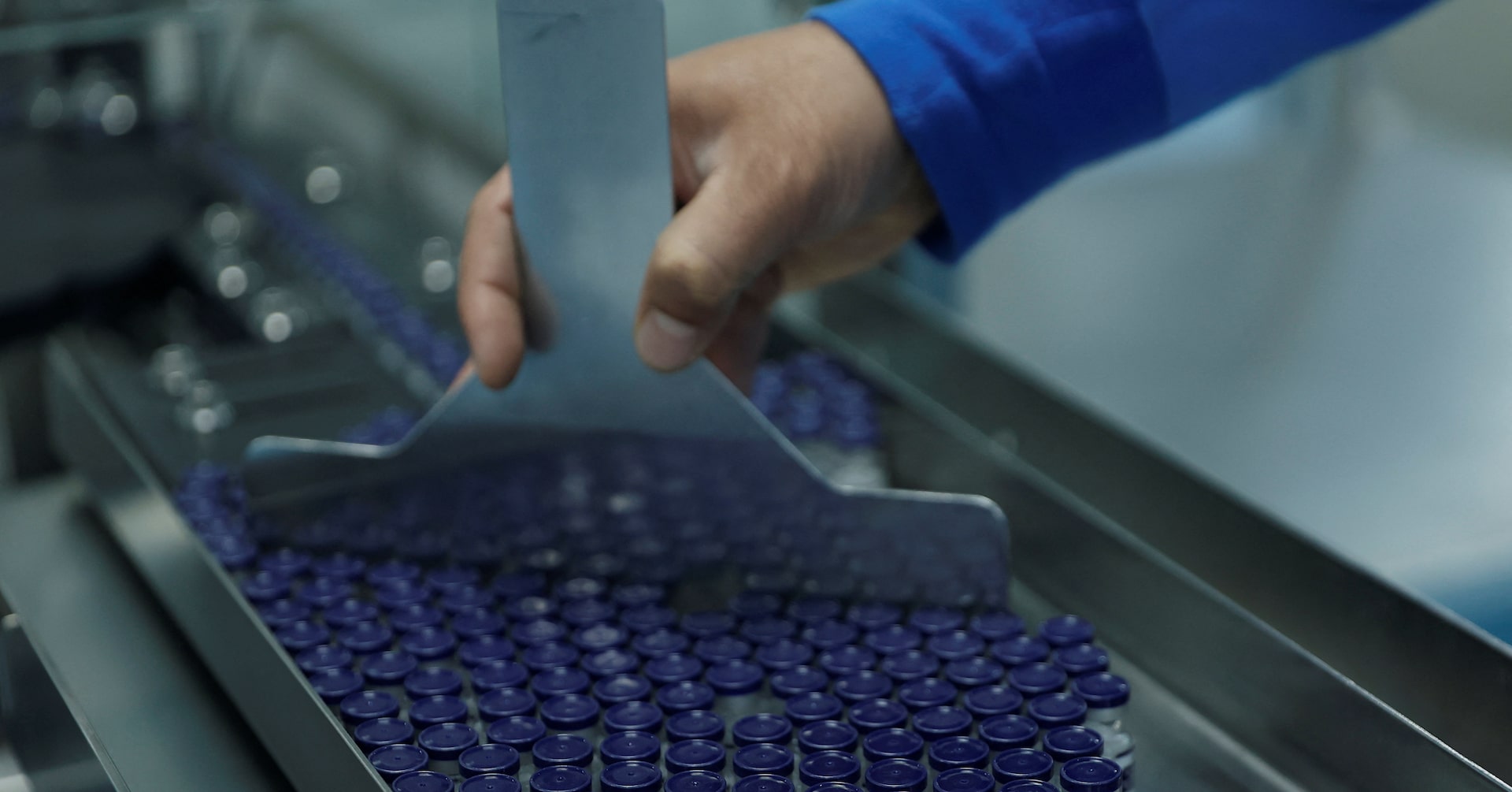 MalariaNoMore's tweet card. Global vaccine alliance Gavi and its partner Unicef will pay 25% less for a new malaria vaccine made by the Serum Institute of India within roughly a year's time, allowing them to reach more children...