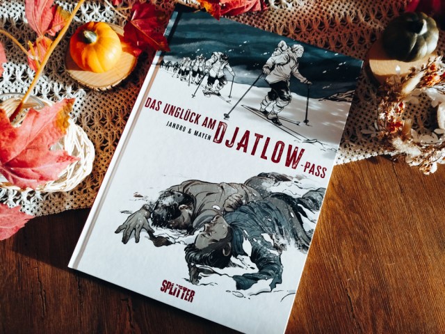 Buchperlenblog's tweet card. Werbung | Autor: Cédric Mayen | Zeichner: Jandro Gonzalez |Titel: Das Unglück am Djatlow-Pass |Erscheinungsdatum: Mai 2024 | Verlag: Splitter | 104 Seiten |Genre: realhistorisch | Reihe: Einzelband…