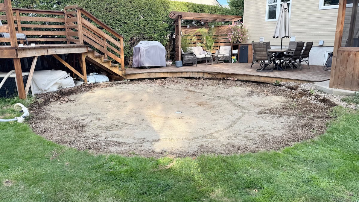 colasente's tweet card. Le sursis d’un an pour la mise en vigueur des règles sur la sécurité des piscines, annoncé à dix jours de la date butoir, met en grogne une proprio.