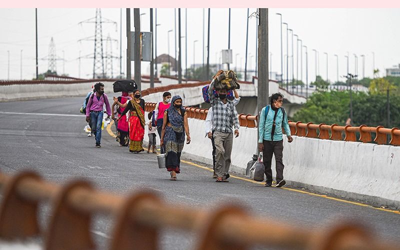 kprabhanews's tweet card. ಉತ್ತರ ಭಾರತದಿಂದ ವಲಸೆ ಬರುತ್ತಿರುವ ಕಾರ್ಮಿಕರು ನಗರ ಮಾತ್ರವಲ್ಲದೆ ಗ್ರಾಮೀಣ ಪ್ರದೇಶದಲ್ಲೂ ಬೀಡುಬಿಡುತ್ತಿರುವುದು ಹೊಸ ಸಾಮಾಜಿಕ ಸಮಸ್ಯೆ ಸೃಷ್ಟಿಗೆ ಕಾರಣವಾಗಿದೆ. ಪರಿಣಾಮ ವಿವಿಧೆಡೆ ಸ್ಥಳೀಯರಿಂದ ಬದುಕಿಗಾಗಿ ಹೋರಾಟ ರೂಪುಗೊಳ್ಳುತ್ತಿದೆ.