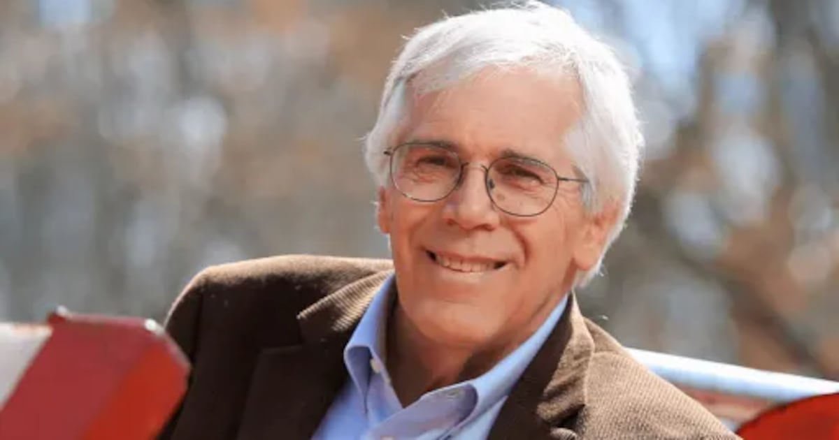 writegavinwrite's tweet card. A statue at The Paideia School of a hand throwing an eraser honors the school's late founder, Paul Bianchi, who said the student who caught the eraser would become a teacher