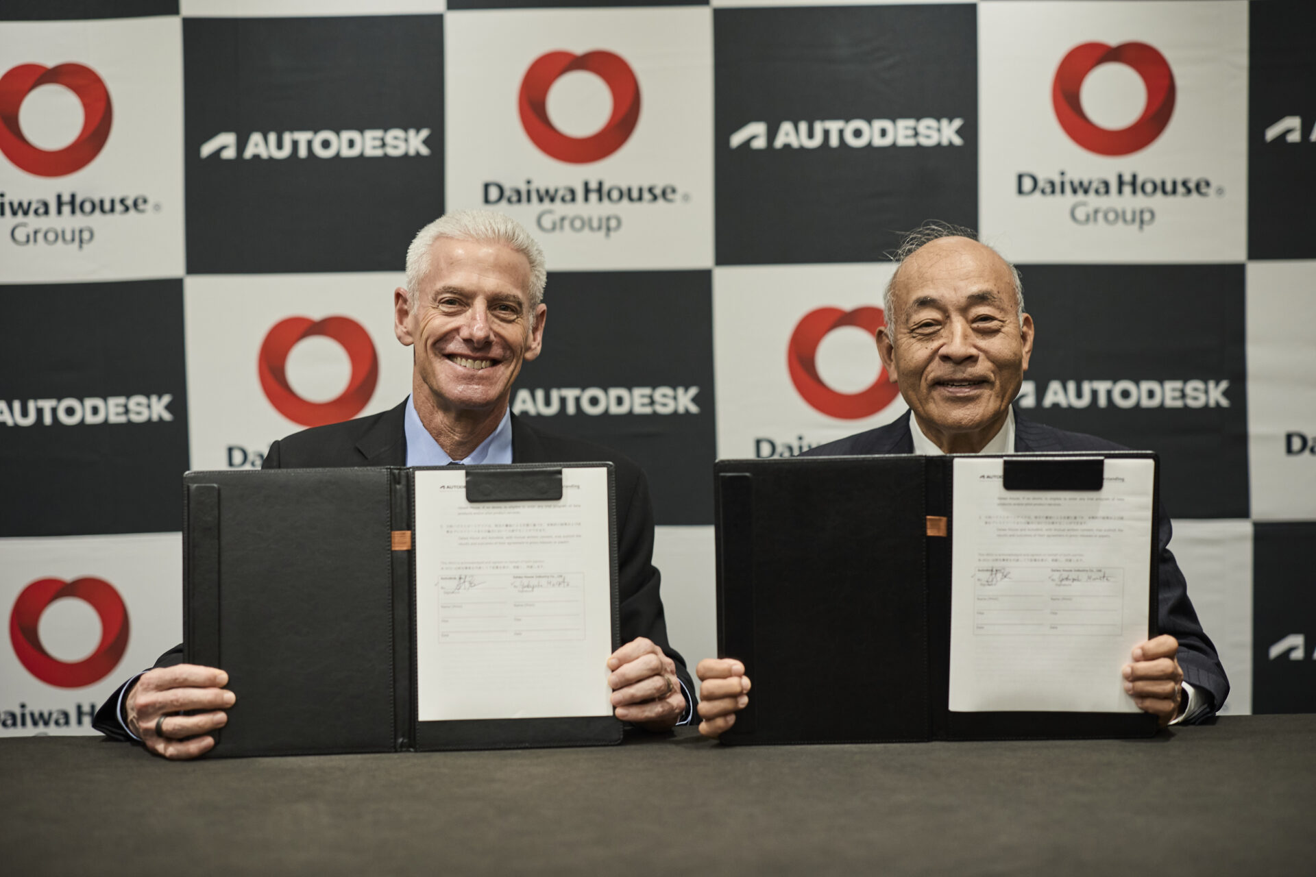 autodeskjapan's tweet card. 米国Autodesk社と大和ハウス工業は、2025年9月18日、建設分野におけるBIMの優位性とそのさらなる可能性を認識し、今後の発展に向けて協力して取り組むため、新たな戦略的連携に関する覚書（第4弾）を締結しました。