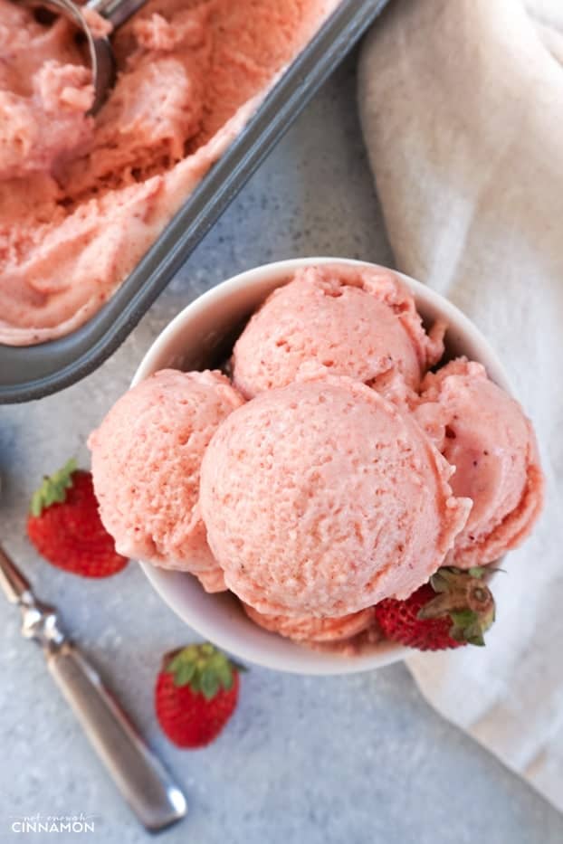 lapetiteacademy's tweet card. 2-ingredient ice cream (aka nice cream) made with delicious strawberries and bananas. No ice cream machine needed and ready in no time. So easy and healthy! The perfect spring and summer treat.