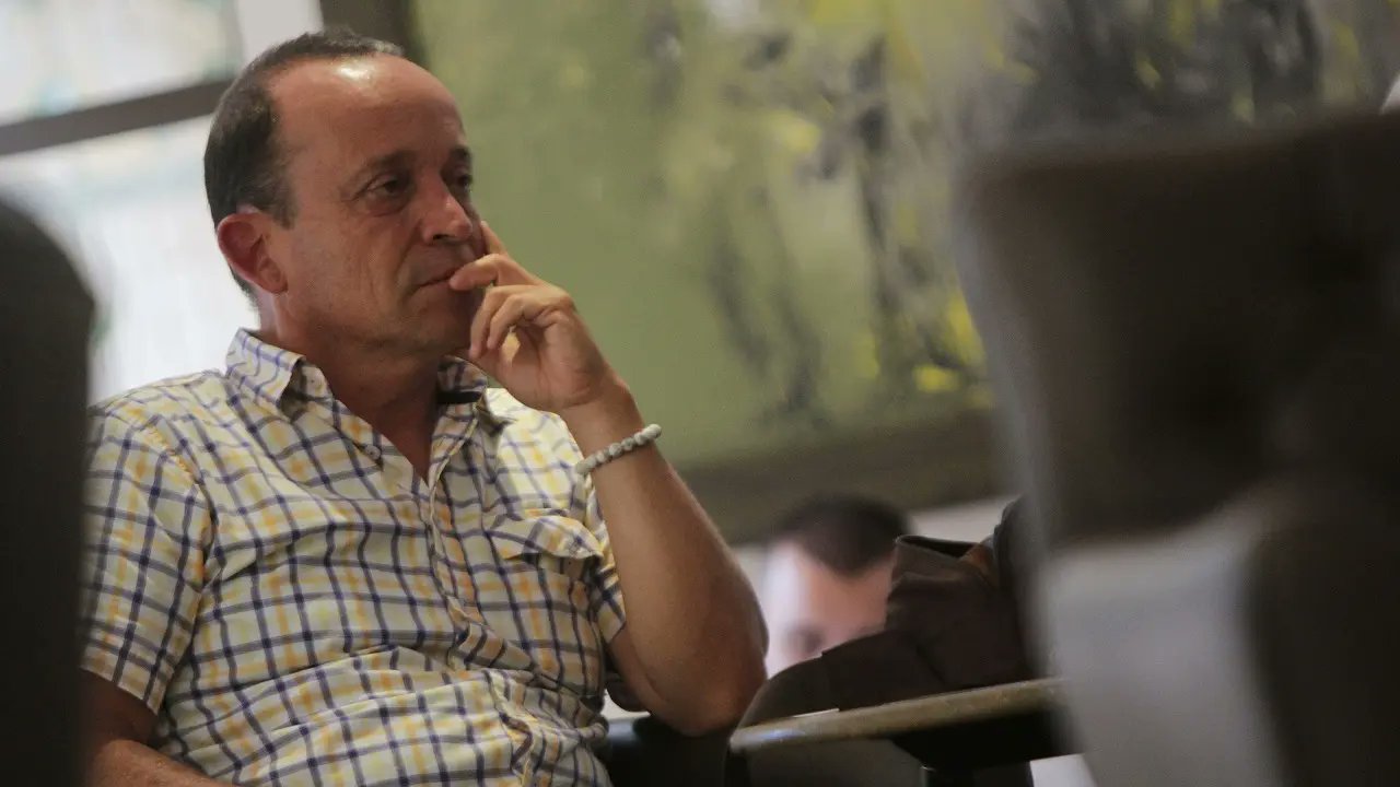 NoticiasCaracol's tweet card. Santiago Uribe fue condenado por el Tribunal Superior de Antioquia a 28 años y cuatro meses de cárcel. El expresidente Álvaro Uribe reaccionó.