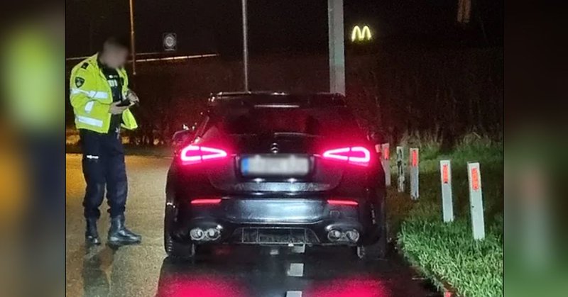 Auto in sloot langs A27