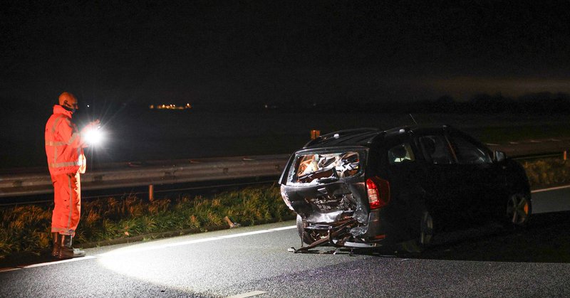 Auto's total loss na harde kop-staartbotsing op N50 bij Ens