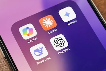 siennawebdesign's tweet card. Merchants looking for AI visibility should create problem-solving content. Attempting to match keywords to prompts is fruitless.