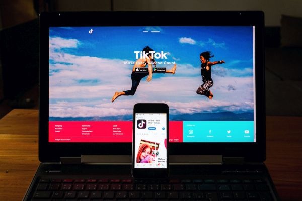 PRDaily's tweet card. There’s a place in your content mix for long-form pieces and deep dives, but brevity is what will bring in new audiences. How has COVID-19 affected the trend toward shorter, “snackable” content? Much...