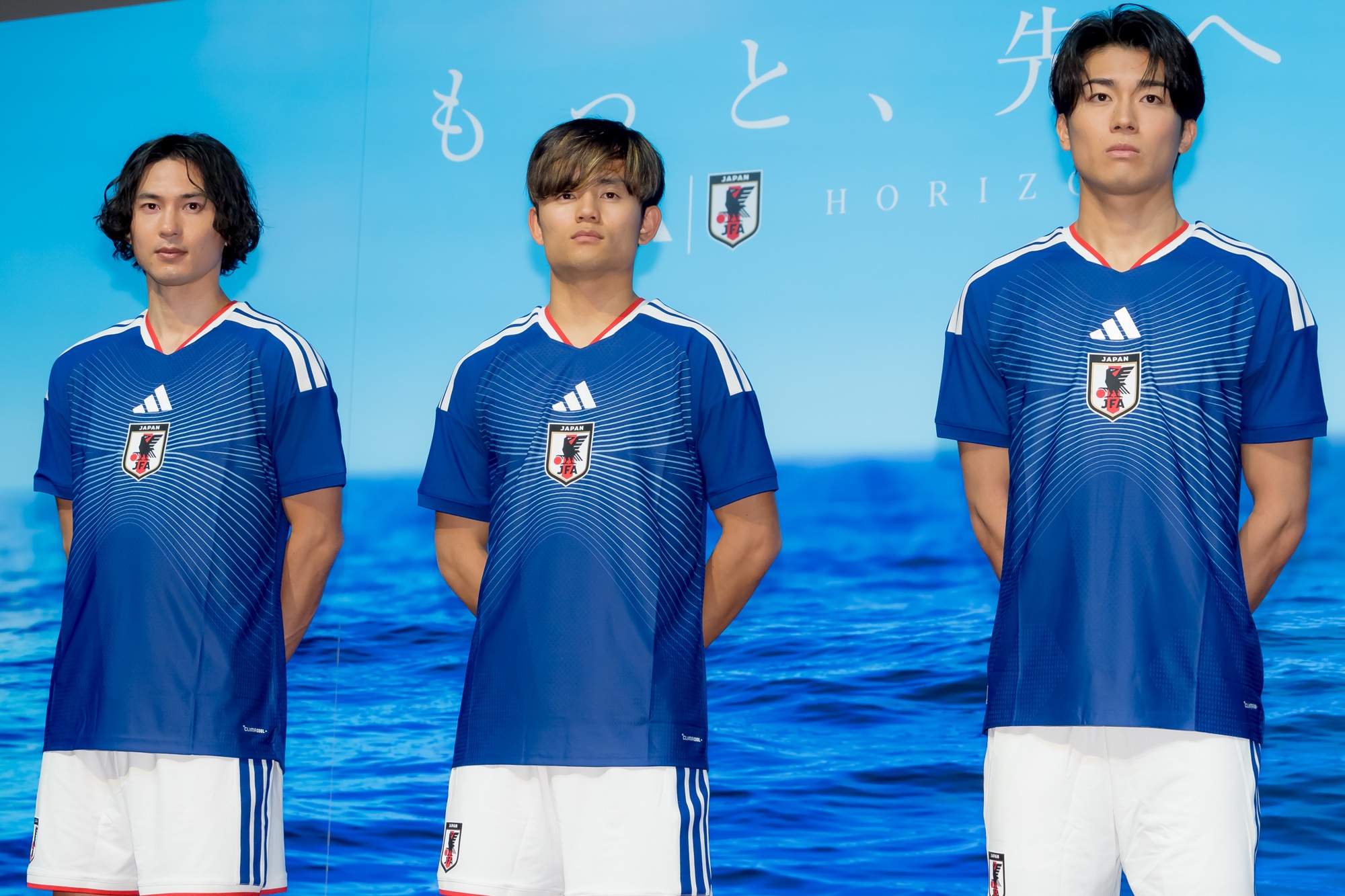 jgtk_2008's tweet card. JFA・アディダス「サッカー日本代表 2026」キャンペーン共同発表会が11月10日、都内の会場にて開催。日本代表の久保建英選手、南野拓実選手、中村敬斗選手が登壇し、新ユニフォームをお披露目した。