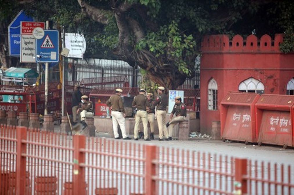 Sambad_English's tweet card. India news: Agencies probing the Red Fort blast are tracing direct links to Pakistan’s ISI, with evidence showing the Faridabad terror module was set up and trained by ISI operative Faisal Iqbal.