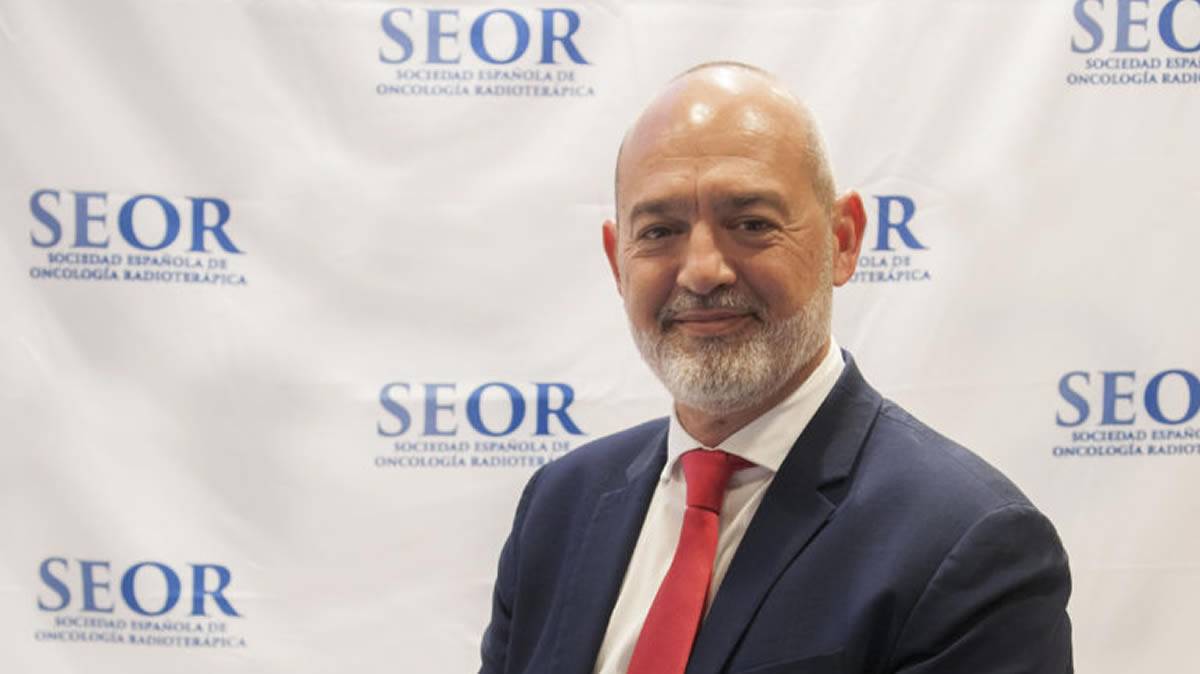 Monthy_A's tweet card. El nuevo presidente de la Sociedad Española de Oncología Radioterápica (SEOR), Javier Serrano, tratará de darle mayor visibilidad a su especialidad en varios ámbitos