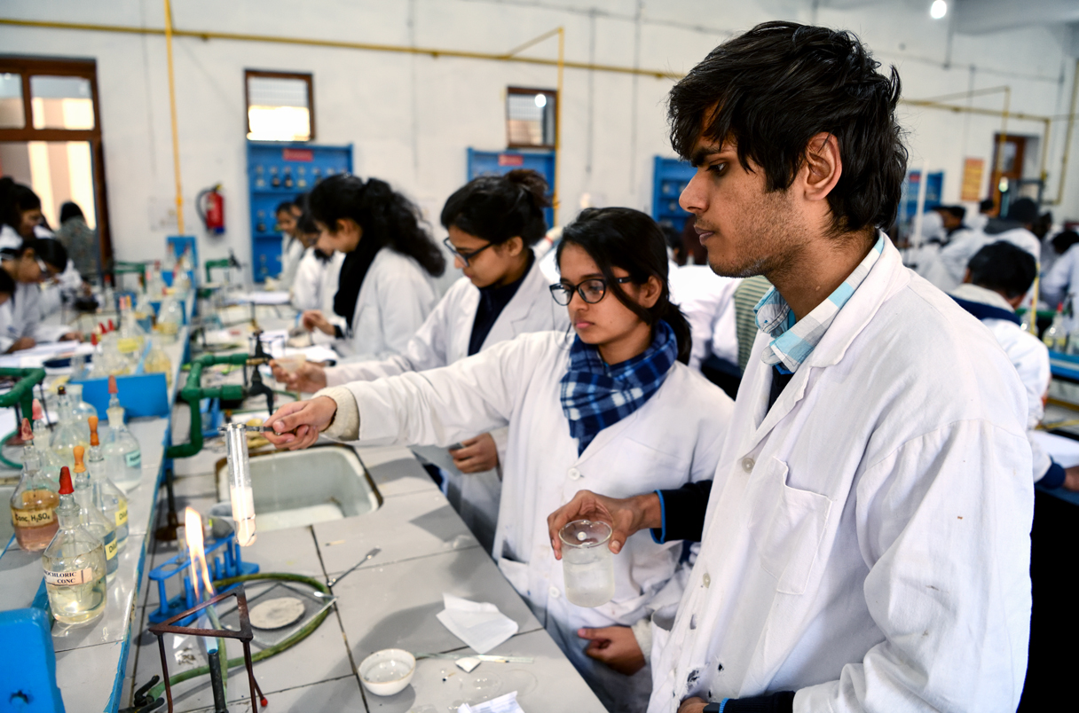 ScienceInsider's tweet card. Deal allows scholars to read paywalled articles for free and will cover open-access fees