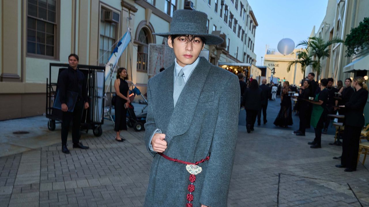 BritishVogue's tweet card. Having completed his South Korean military service, the K-Pop star arrived in a look tailored for the spotlight.