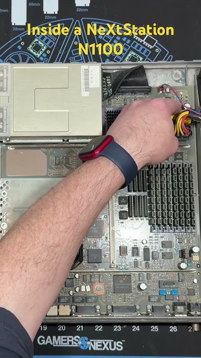 Fix64Darin's tweet card. Inside a NeXtStation N1100! #retro #unboxing #nextcomputer