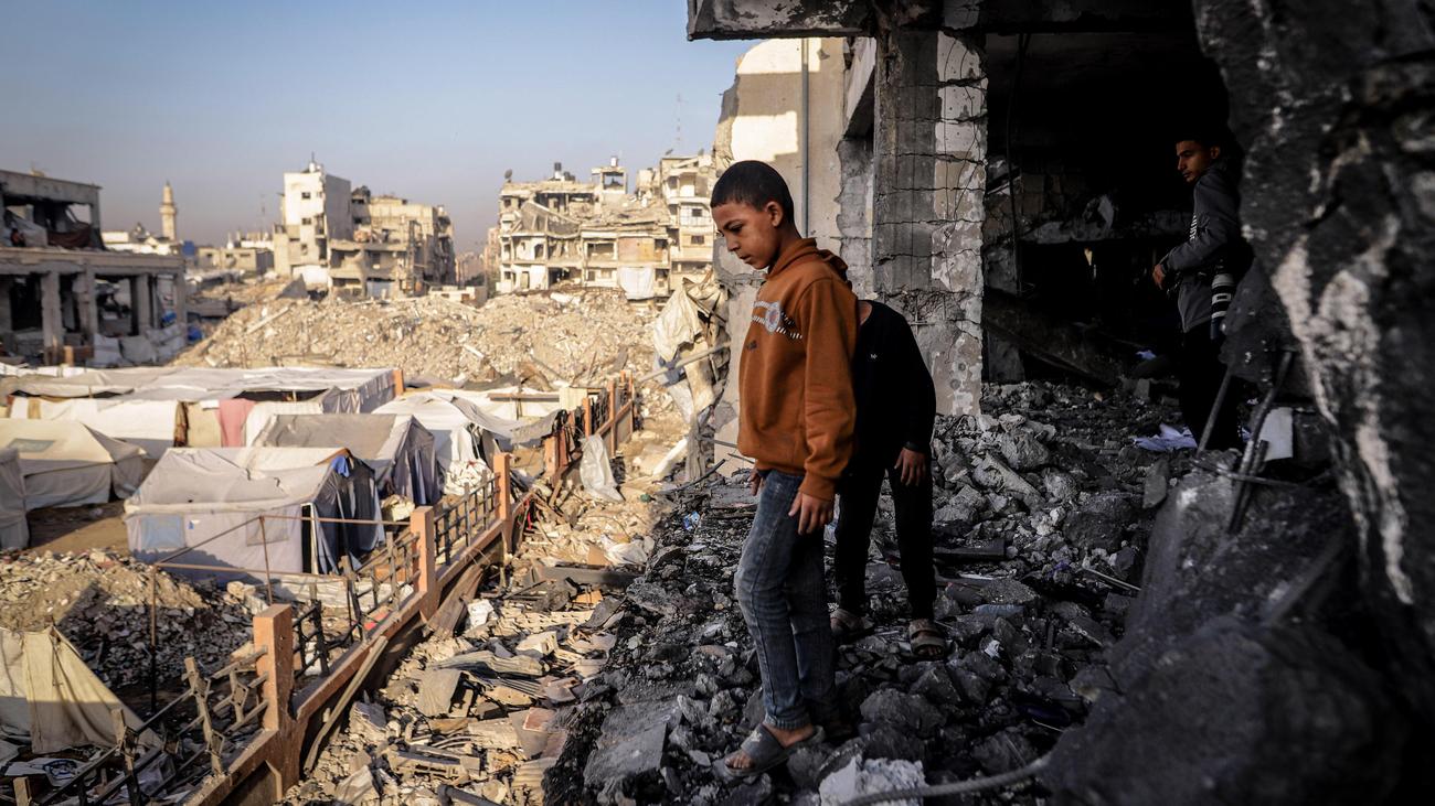 binarydee's tweet card. Über die Zahl der toten Palästinenser im Gazakrieg wird heftig gestritten. Der ZEIT liegen Daten vor, wonach deutlich mehr Menschen gestorben sein könnten als bekannt.