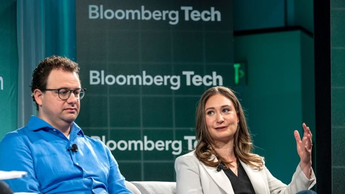 m_mugnani's tweet card. Dario e Daniela Amodei sono i creatori di un modello apprezzato dalle aziende, perché più accurato dell’intelligenza artificiale di Open Ai in molti ambiti. L’accordo con Microsoft. E anche l’Emiro...