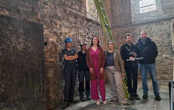 oost_vlaanderen's tweet card. Monumentenwacht Oost-Vlaanderen viert de aansluiting van een 2000ste object. Die eer valt te beurt aan de Stad Gent die onlangs heel wat erfgoed...