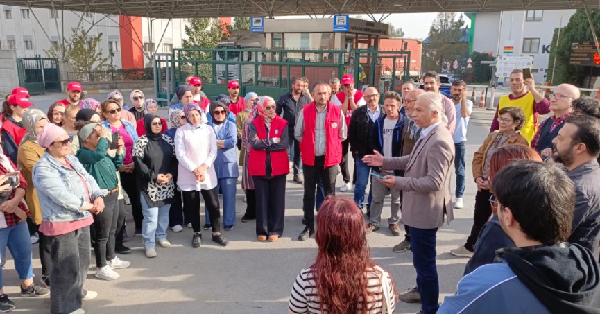 aktan_uslu's tweet card. Smart Solar’in grevdeki işçileri 32’nci gün Kocaeli ve İstanbul’dan akademisyenleri ağırladı: “Biz de üniversitelerde grev, sendika, emek süreçleri ve emek tarihini anlatıyoruz. Kürsülerde anlattığ...