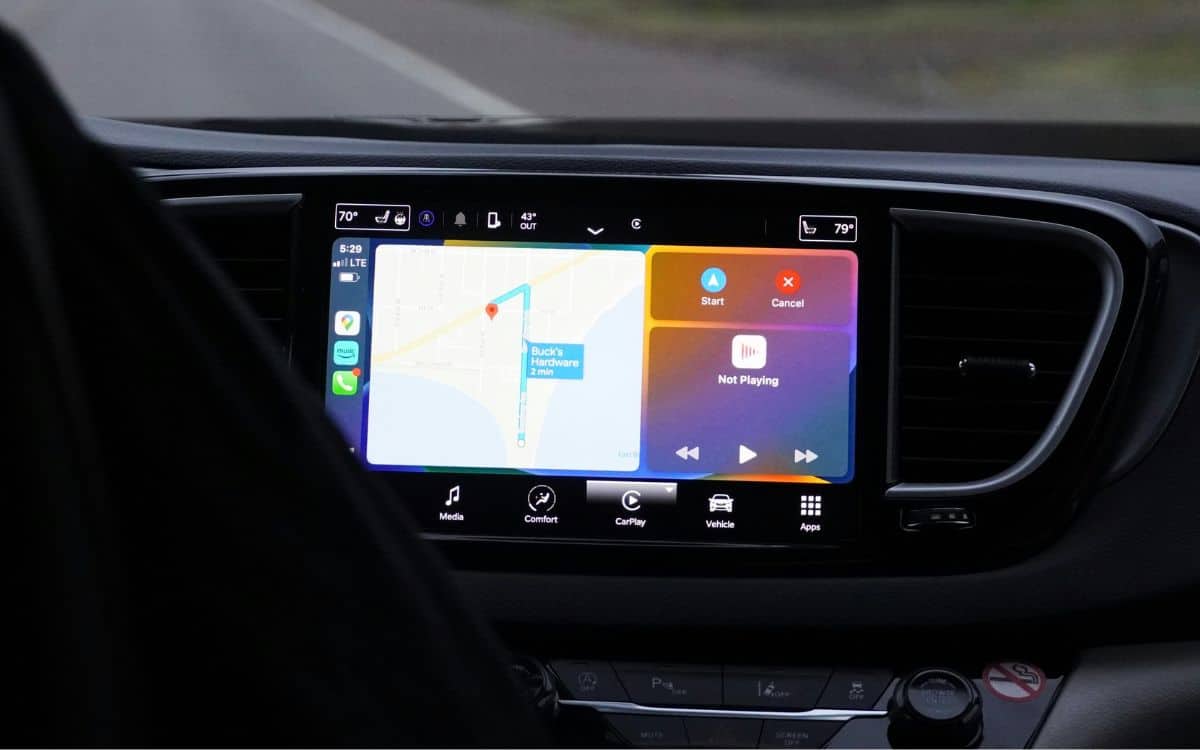 BuzzarenaCom's tweet card. Après une longue attente, Google propose enfin Gemini dans Android Auto, mais cette fois-ci pour les utilisateurs du monde entier. La semaine fut donc
