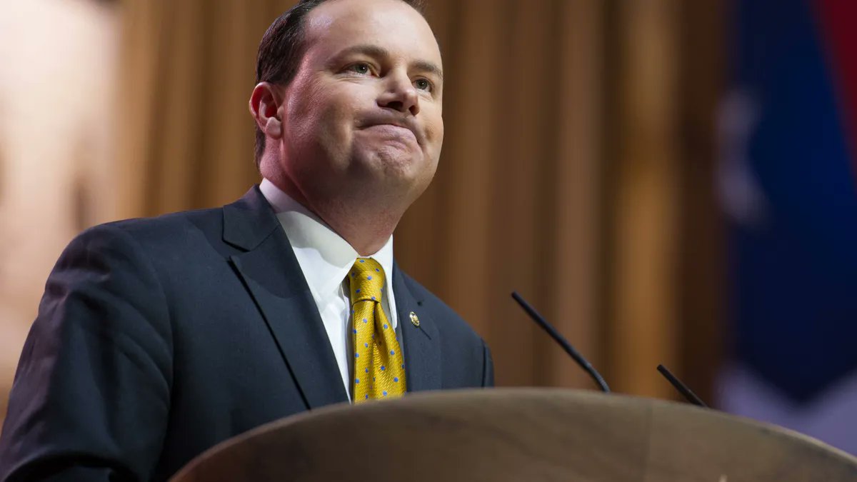 DDStandaard's tweet card. De EU eist NAVO-garanties voor Oekraïne. Senator Mike Lee reageert woest: "Tijd om de NAVO te verlaten. Dit is suïcidaal en leidt tot WO3."